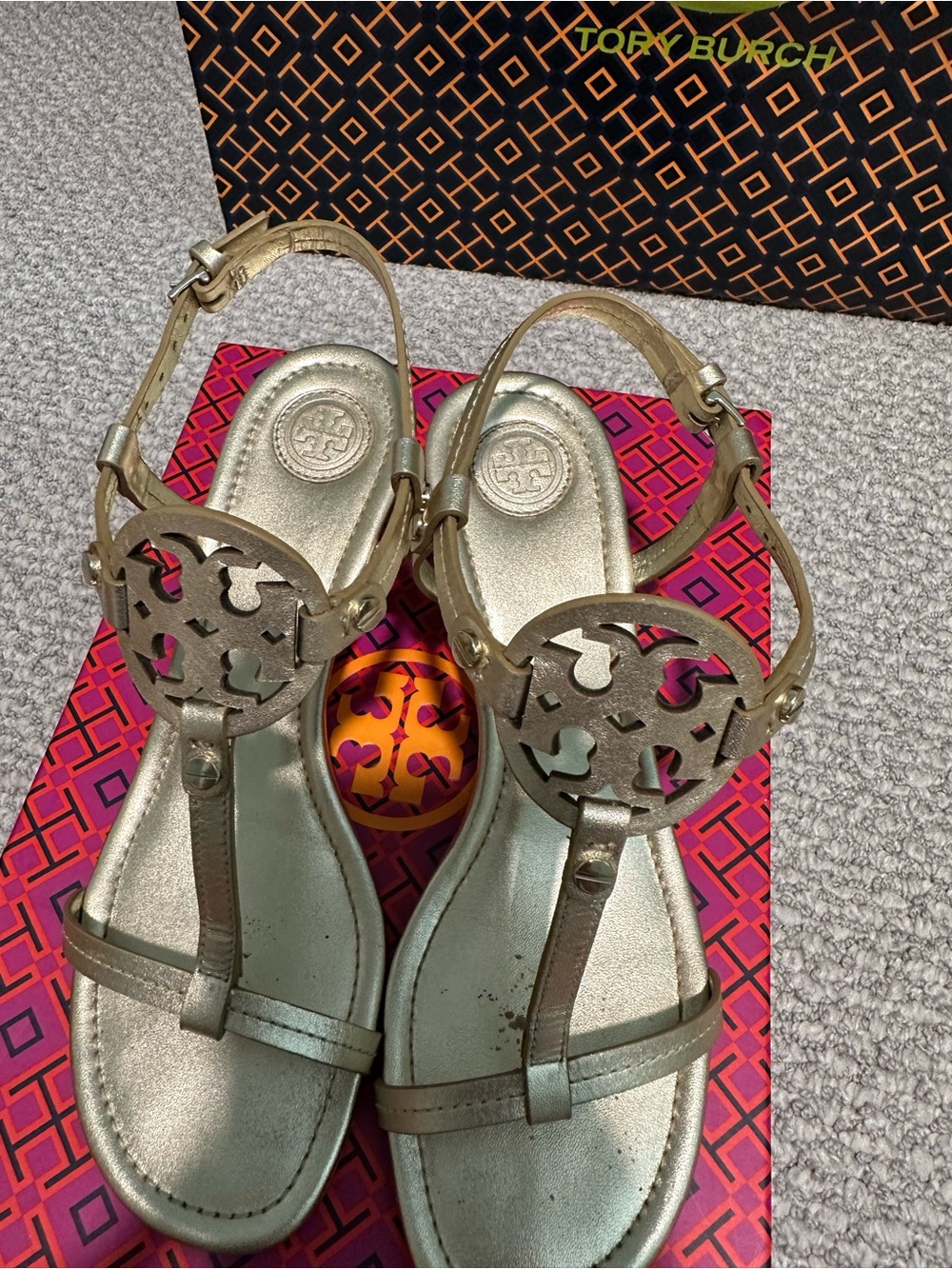 Tory Burch Gold Logo T-Strap Sandals - Picture 7 of 8